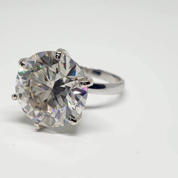 10.00 CARAT (D-E-F) MOISSANITE ENGAGEMENT RING - Picture 7 of 9
